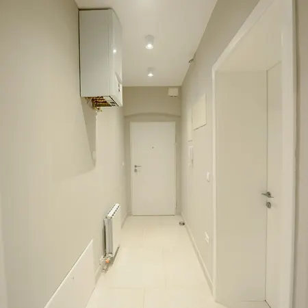 Luxury House Center *