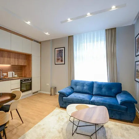 Luxury House Center *