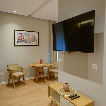 Luxury House Center