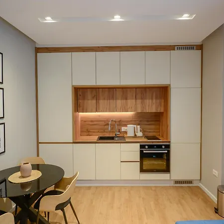 Luxury House Center *