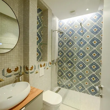 Luxury House Center