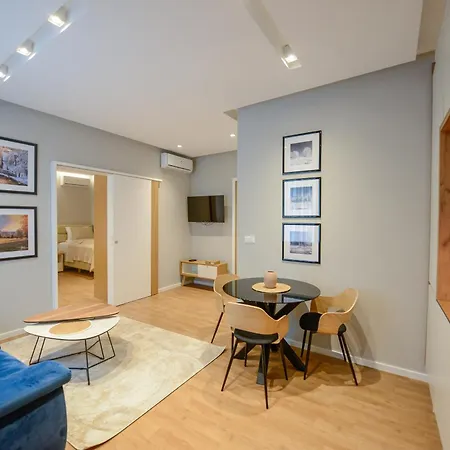 Luxury House Center *