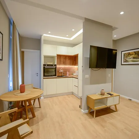 Luxury House Center *